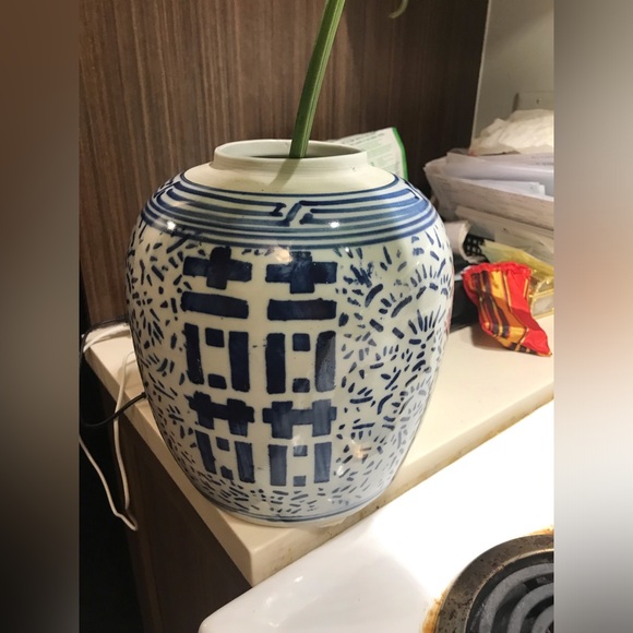 Vase - Picture 2 of 10